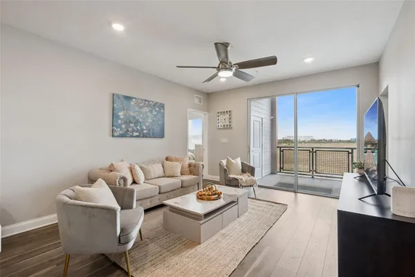 Property Slideshow image 2 of 32 | 7521 laureate blvd 5306, Orlando, FL, 32827