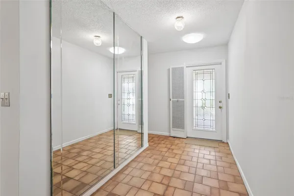Property Slideshow image 3 of 67 | 2017 hampstead cir, Sun City Center, FL, 33573