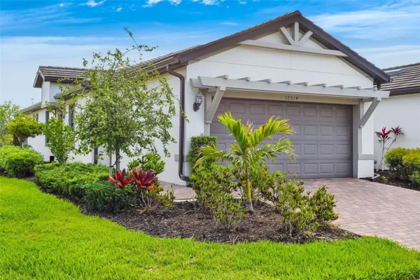 Property Slideshow image 2 of 51 | 12314 myrtle bay ct, Sarasota, FL, 34238