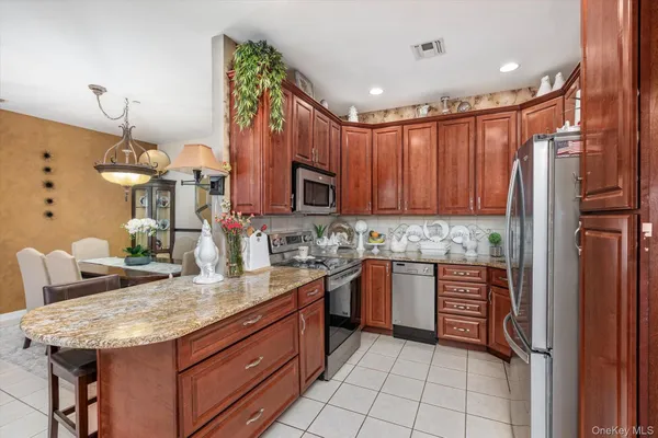 Property Slideshow image 3 of 21 | 137 francesca way, Babylon, NY, 11701