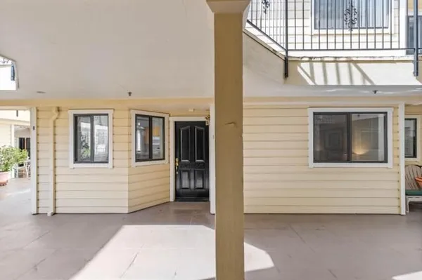 Property Slideshow image 3 of 42 | 576 w parr ave 1, Los Gatos, CA, 95032