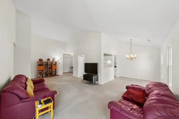 Property Slideshow image 2 of 22 | 513 kingsmill ln c, Prospect Heights, IL, 60070