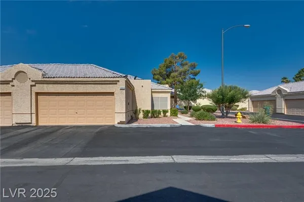 Property Slideshow image 2 of 29 | 421 wonderstone dr, Las Vegas, NV, 89107