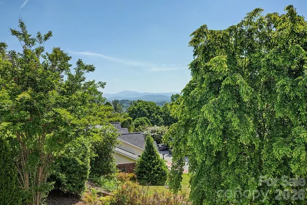 Property Slideshow image 2 of 48 | 606 carriage commons dr, Hendersonville, NC, 28791