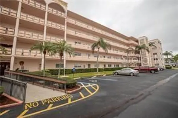 Property Slideshow image 2 of 37 | 5623 80th st n unit 505, Saint Petersburg, FL, 33709