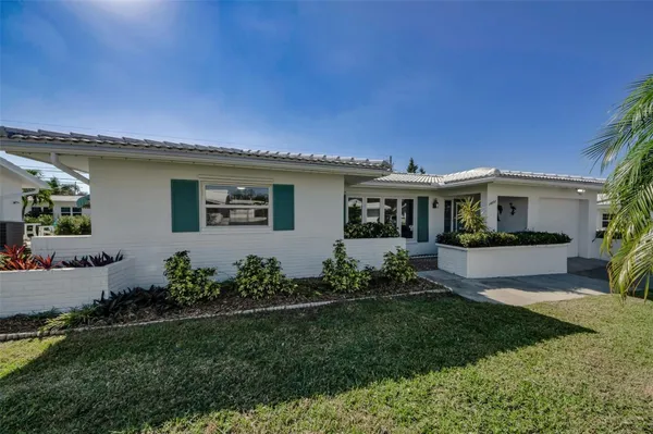 Property Slideshow image 2 of 66 | 14052 89th ave, Seminole, FL, 33776