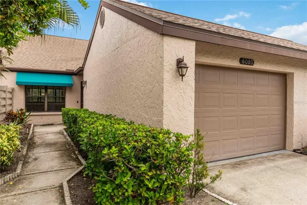 Property Slideshow image 2 of 60 | 6085 clubside dr, Sarasota, FL, 34243