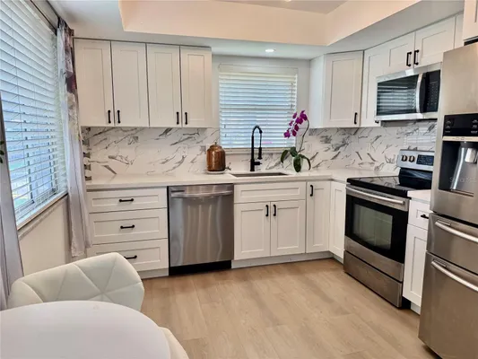 Property Slideshow image 3 of 21 | 5440 riverbluff cir 87, Sarasota, FL, 34231