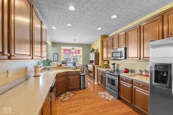 Property Slideshow image 3 of 23 | 12961 merlot ln, Fishers, IN, 46037
