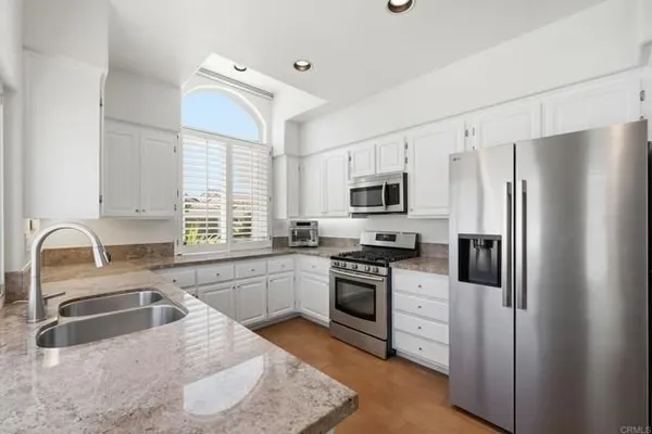 Property Slideshow image 3 of 58 | 4950 lerkas way, Oceanside, CA, 92056