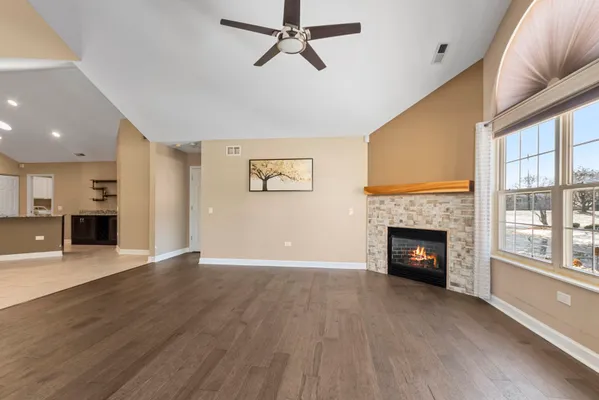 Property Slideshow image 2 of 20 | 18258 murphy cir, Tinley Park, IL, 60487