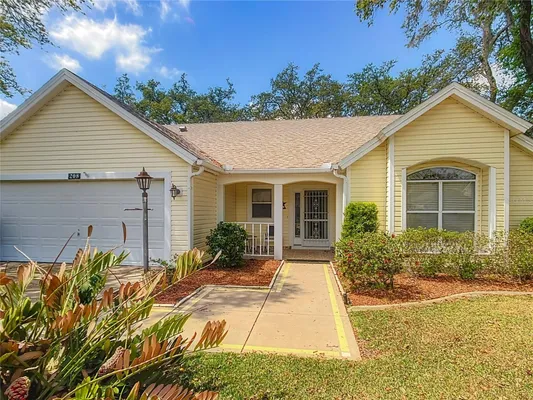 Property Slideshow image 2 of 30 | 208 desota ct, Lady Lake, FL, 32159