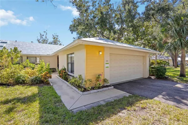 Property Slideshow image 2 of 82 | 214 southampton dr # 327, Venice, FL, 34293