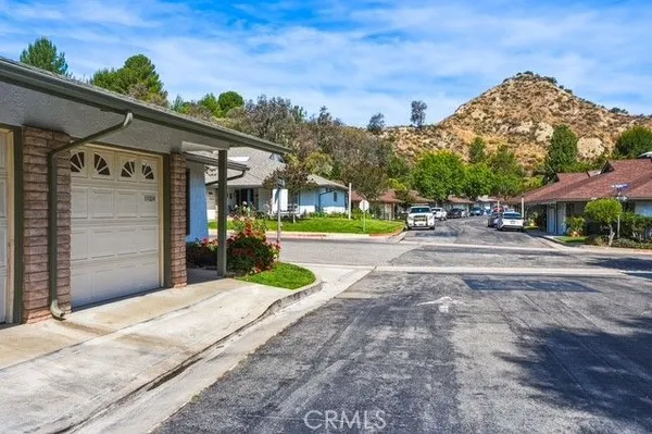 Property Slideshow image 3 of 26 | 19324 flowers ct, Newhall, CA, 91321