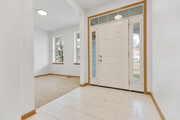 Property Slideshow image 3 of 32 | 786 bohannon cir, Oswego, IL, 60543