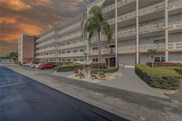 Property Slideshow image 2 of 41 | 5501 80th st n unit 406, Saint Petersburg, FL, 33709