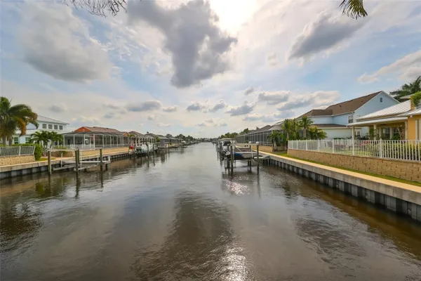 Property Slideshow image 3 of 72 | 618 islebay dr, Apollo Beach, FL, 33572