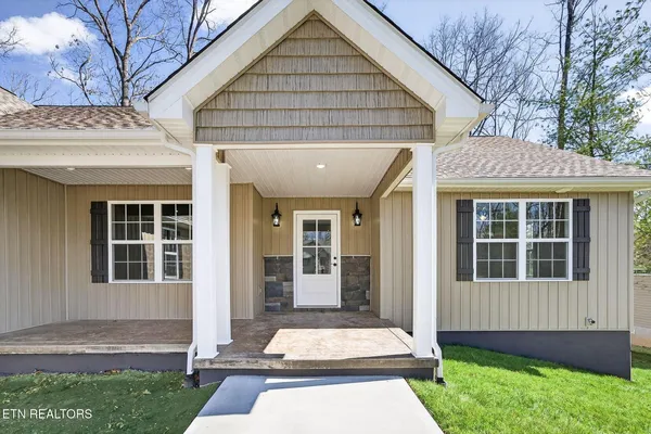 Property Slideshow image 3 of 40 | 105 peebles rd, Crossville, TN, 38558