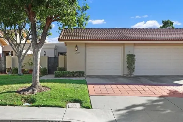 Property Slideshow image 2 of 50 | 12725 via nasca, San Diego, CA, 92128