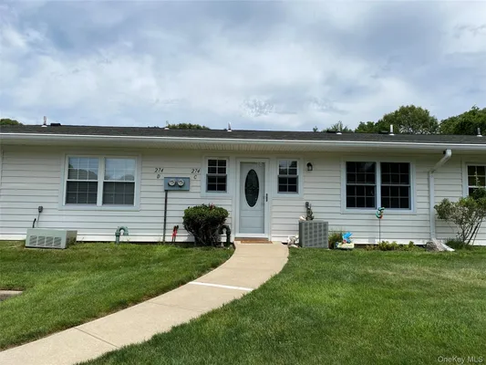 Property Slideshow image 2 of 25 | 274 berwick ct c, Brookhaven, NY, 11961