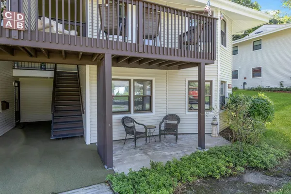 Property Slideshow image 3 of 24 | 34 b warwick pl b, Yorktown, NY, 10598
