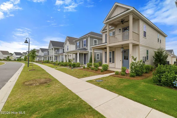 Property Slideshow image 3 of 46 | 824 edgerton dr 509, Wilmington, NC, 28412