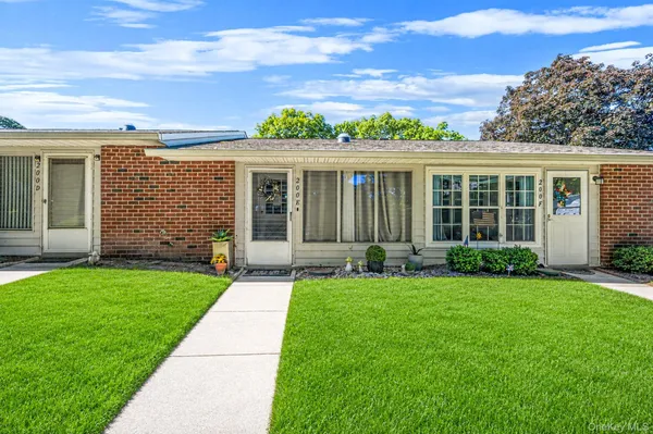 Property Slideshow image 2 of 20 | 200 newcastle ct e, Brookhaven, NY, 11961