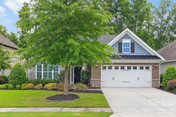 Property Slideshow image 2 of 48 | 17232 coves edge ln, Charlotte, NC, 28278