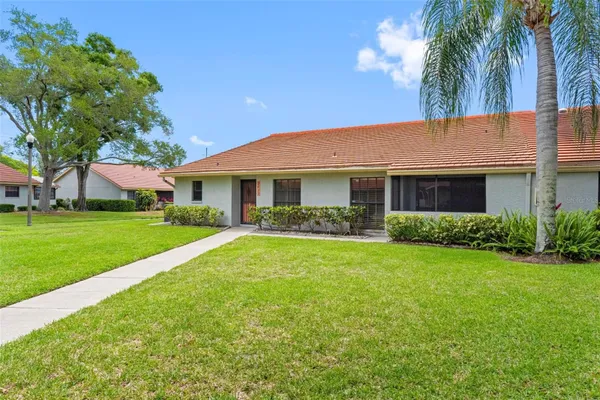 Property Slideshow image 3 of 53 | 2022 arbor ln, Clearwater, FL, 33763