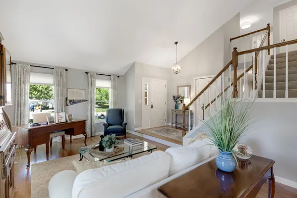 Property Slideshow image 3 of 46 | 809 willow hills ln, Prospect Heights, IL, 60070