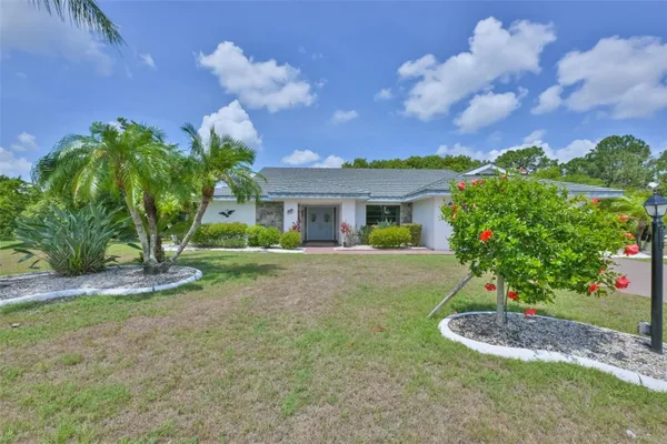 Property Slideshow image 3 of 67 | 1819 new bedford dr, Sun City Center, FL, 33573