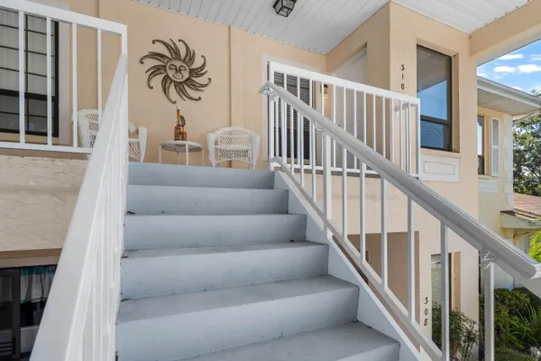 Property Slideshow image 2 of 43 | 310 kelsey way, Sun City Center, FL, 33573