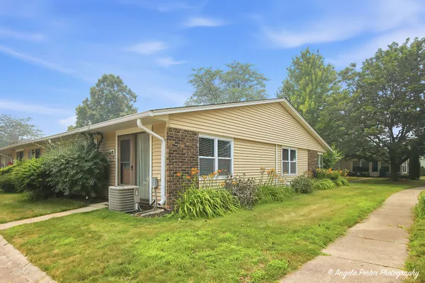 Property Slideshow image 2 of 22 | 7323 chevy chase ct 43, Fox Lake, IL, 60020