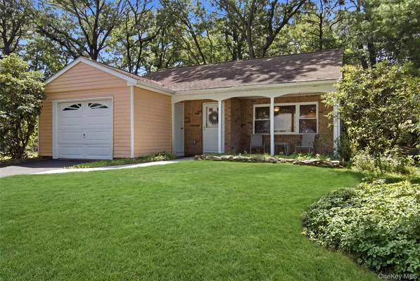 Property Slideshow image 2 of 20 | 254 edinburgh dr, Brookhaven, NY, 11961