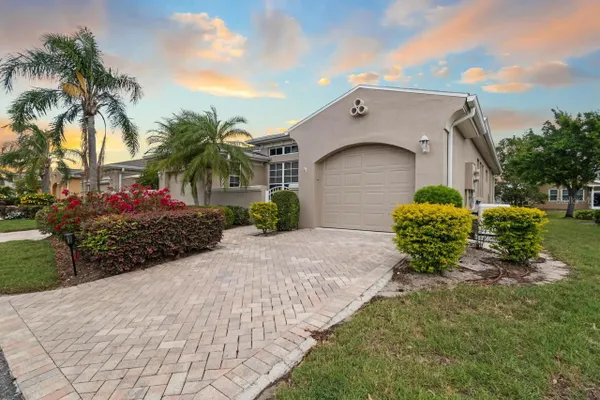 Property Slideshow image 2 of 21 | 1007 chelsea greens ct 36, Sun City Center, FL, 33573