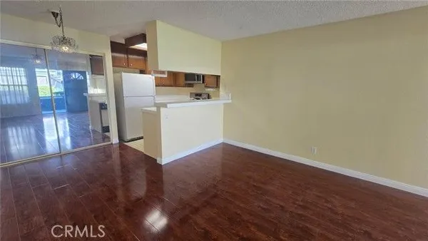 Property Slideshow image 3 of 10 | 18292 parkview ln 104, Huntington Beach, CA, 92648