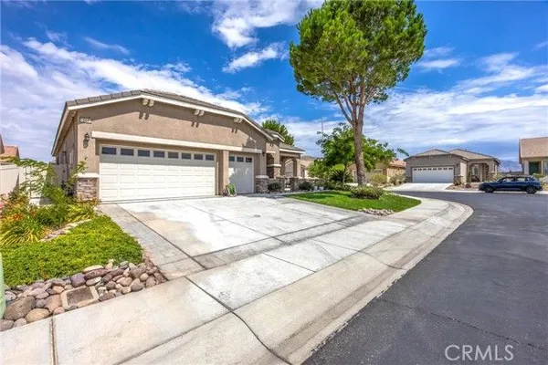 Property Slideshow image 3 of 35 | 10041 el dorado, Apple Valley, CA, 92308