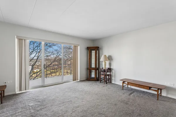 Property Slideshow image 3 of 20 | 2900 maple ave 4d, Downers Grove, IL, 60515