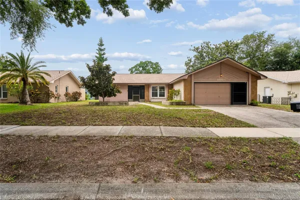 Property Slideshow image 2 of 50 | 1603 glengarry dr, Palm Harbor, FL, 34684