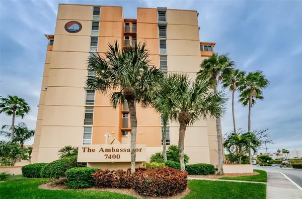 Property Slideshow image 3 of 66 | 7400 sun island dr 806, South Pasadena, FL, 33707