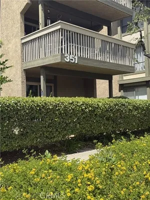 Property Slideshow image 2 of 18 | 351 chestnut hill ct 16, Thousand Oaks, CA, 91360