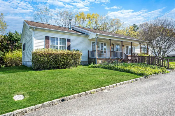 Property Slideshow image 3 of 36 | 1407 middle rd 253, Riverhead, NY, 11933