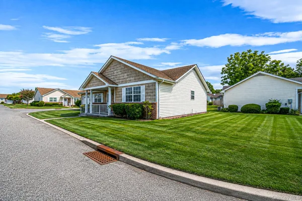 Property Slideshow image 3 of 29 | 18 kathleen dr, Islip, NY, 11769