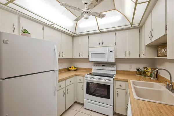 Property Slideshow image 2 of 41 | 2261 shelly dr d, Palm Harbor, FL, 34684