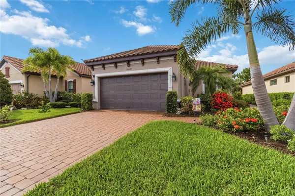 Property Slideshow image 2 of 25 | 10437 highland park pl, Palmetto, FL, 34221
