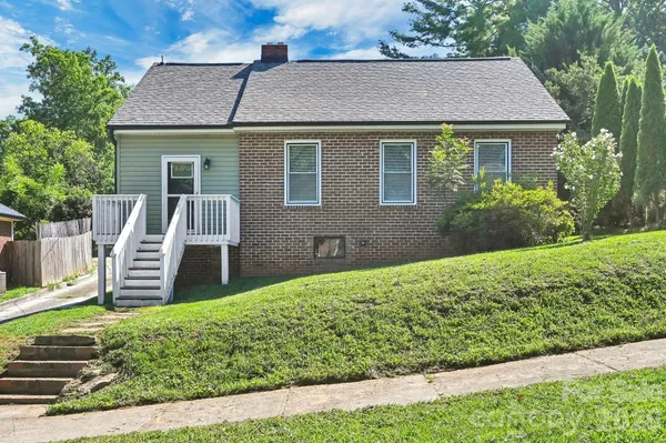 Property Slideshow image 2 of 33 | 10 enka oak st, Candler, NC, 28715