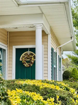 Property Slideshow image 2 of 30 | 104 aerie way, East Quogue, NY, 11942