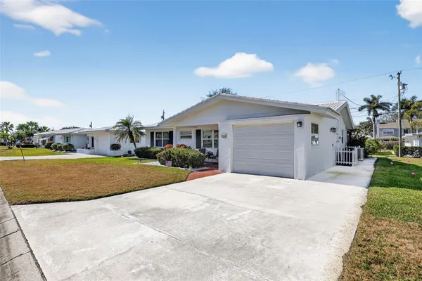 Property Slideshow image 2 of 43 | 9208 142nd st, Seminole, FL, 33776