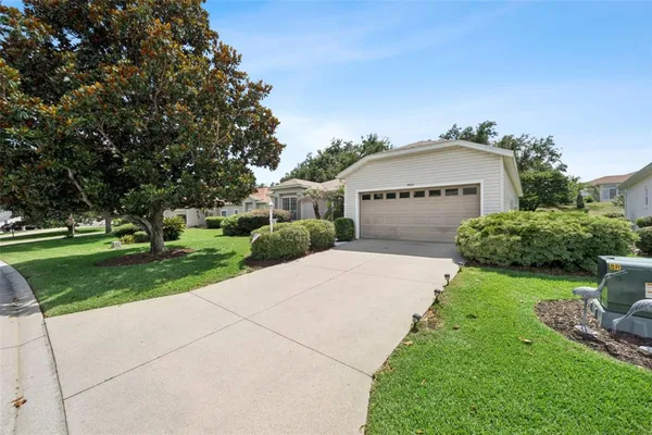 Property Slideshow image 2 of 34 | 5000 sawgrass lake cir, Leesburg, FL, 34748