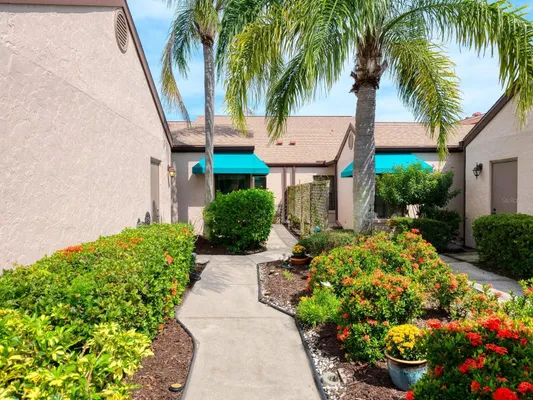Property Slideshow image 3 of 73 | 6103 clubside dr # 6103, Sarasota, FL, 34243